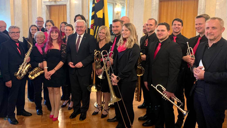 Besuch des Bundespräsidenten - die Big Band spielt auf